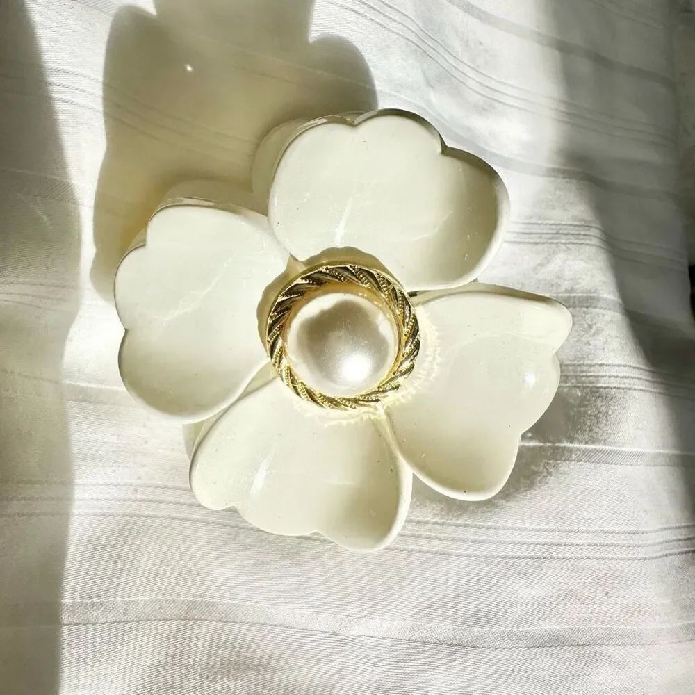 Off white/ cream flower hair claw with pearl embellishment